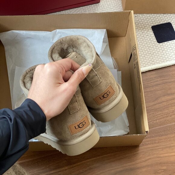 UGG Classic Ultra Mini Boots - Picture 6 of 6